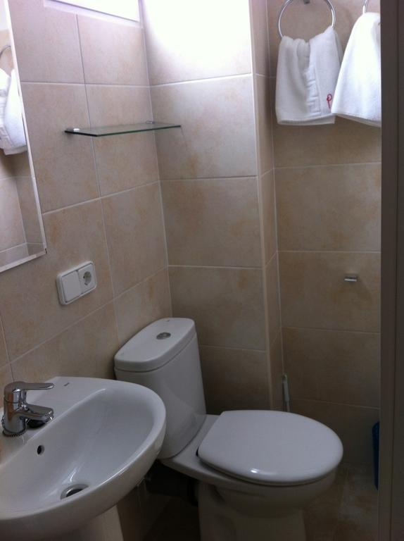 Single Room with Private Bathroom,800350407:JPEG